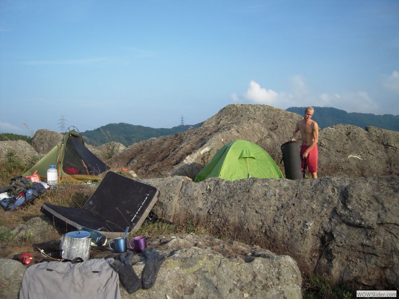 Night bouldering and camping in Tseun Wan